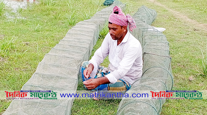 গোয়ালন্দে চায়না দুয়ারী জালের ব্যবহারে অস্তিত্ব সংকটে দেশীয় প্রজাতির মাছ